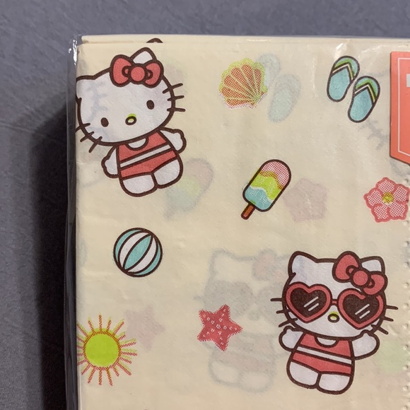 ☀️🏝️ Hello Kitty 3 Packs with 32 napkins each - Picture 6 of 6